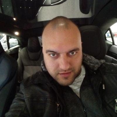 Professional Male seeks a single or double room Main Photo