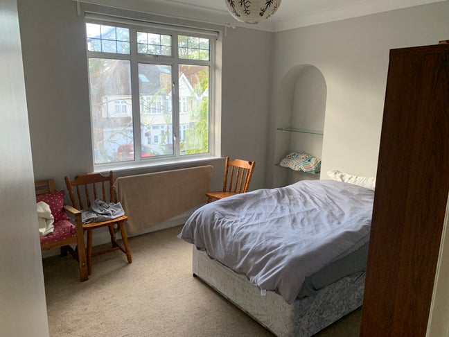 One Room to Rent in a 4 Bedroom House Share NW10 Main Photo