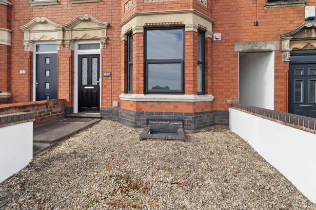Available AUGUST 2026 - 8 Rooms - Henwick Road Main Photo