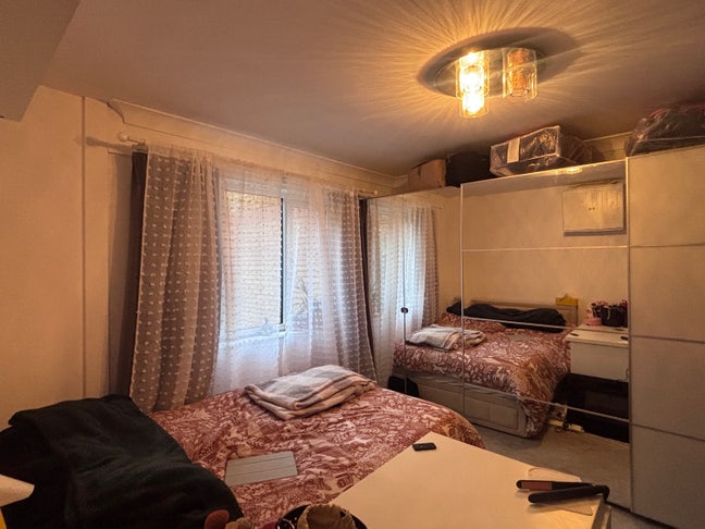 Huge double room in a huge flat Main Photo