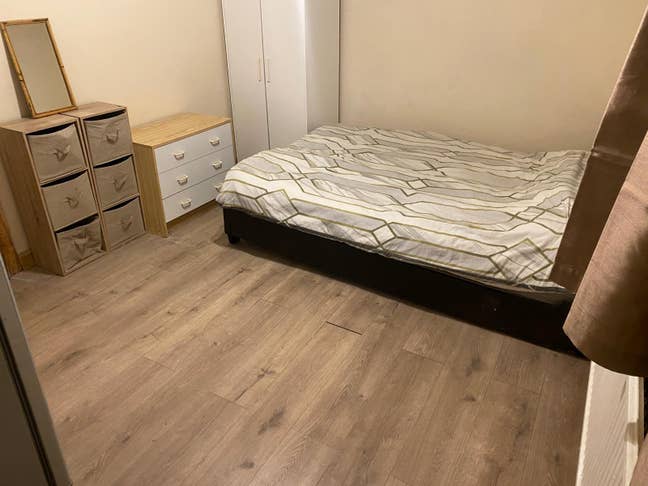 Double Room in SN5 Main Photo