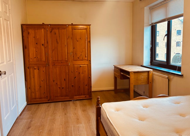 Bright & Spacious Room in the Heart of Wapping Main Photo