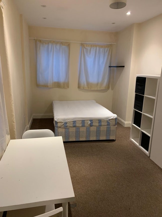 Available 3 December - double room Cricklewood Main Photo