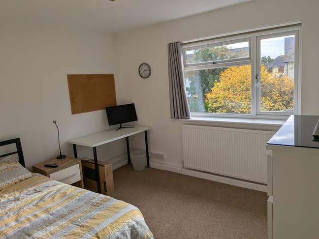 Sunny double room clean and tidy house Main Photo