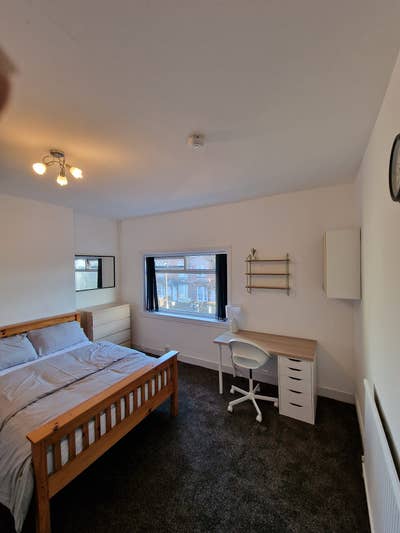 Spacious Double Room - Bills Included ! Main Photo