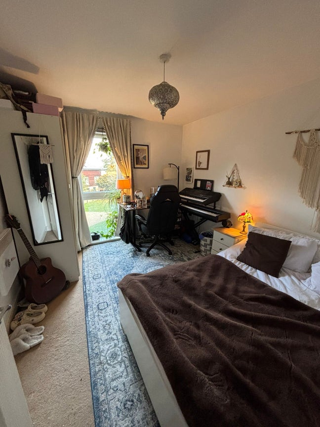 Bright 2-Bed, 2-Bath Flat by the Canal — Clapton Main Photo