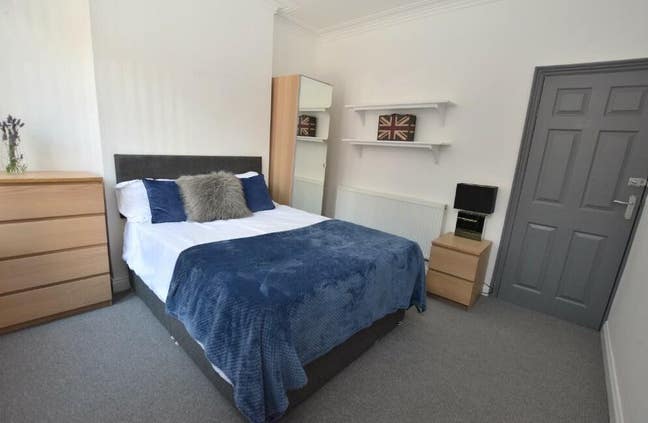 Great Value Room in 3 Bed House Share! Main Photo