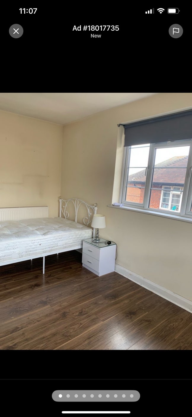 Lovely double room in female house  Main Photo