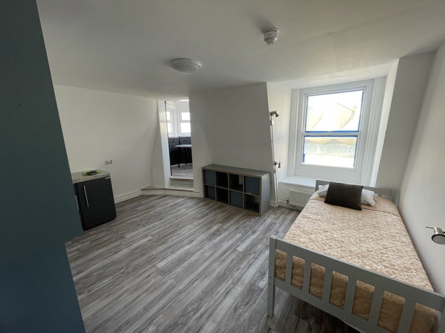 Modern Living for Students/Professional (Single) Main Photo