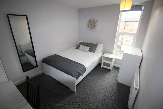  Laindon Station - 1 Double Room -  SS15 Main Photo