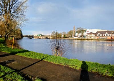 River View Room - close to hospital  Main Photo