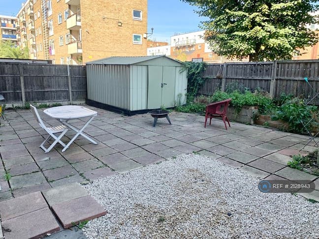 Refurbished Bedsit/Ensuite - Garden & Parking- RM7 Main Photo