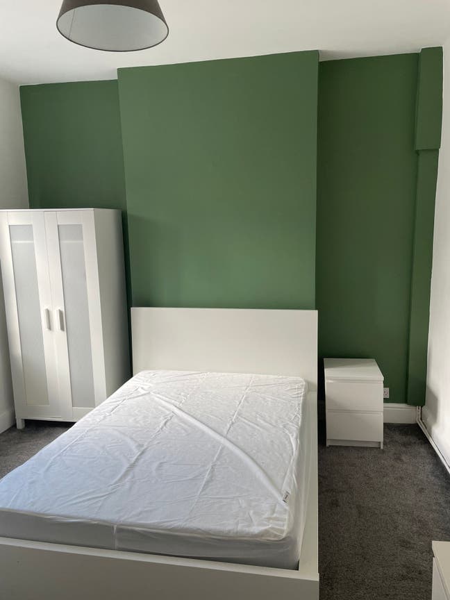 1 Double En Suite Room in L6! - Great Links to L1! Main Photo