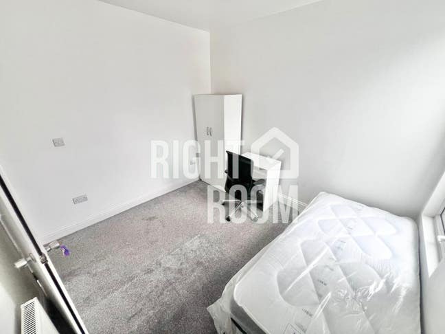 X2 Rooms - E7 Amazing All Bills inc - Available! Main Photo