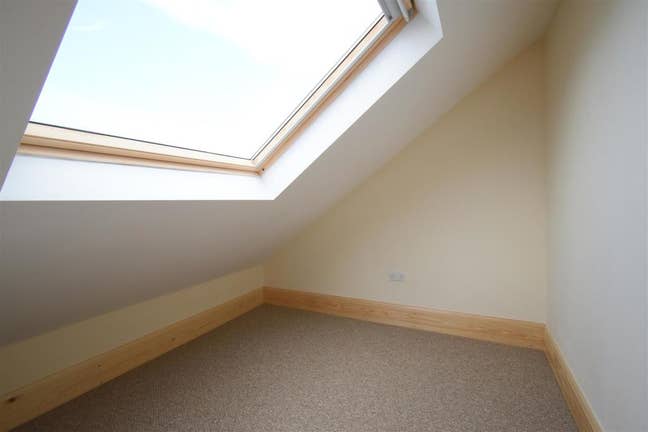 Room & Office To Let in Bristol (BS15) Main Photo