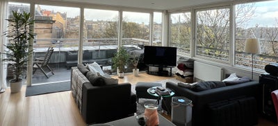 Two level luxury penthouse in a superb location Main Photo