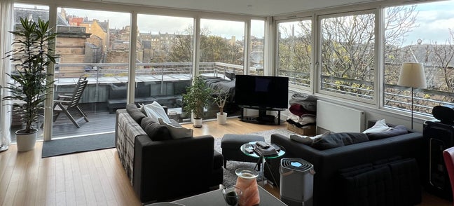 Two level luxury penthouse in a superb location Main Photo