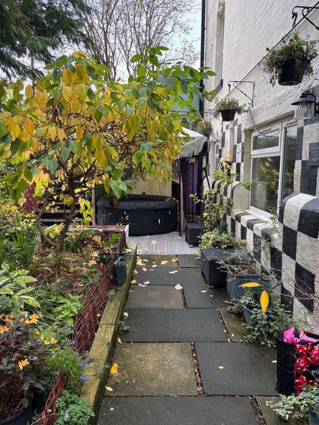 The Old Post Office (bills included) Main Photo