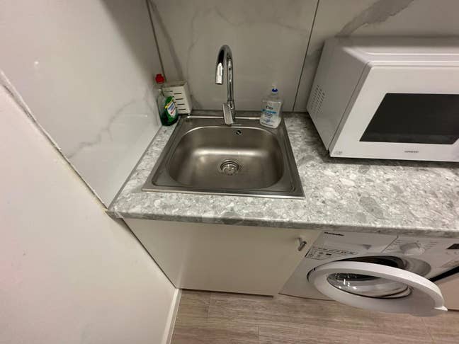 Modern Studio Flat in NW11 – Prime Location Main Photo