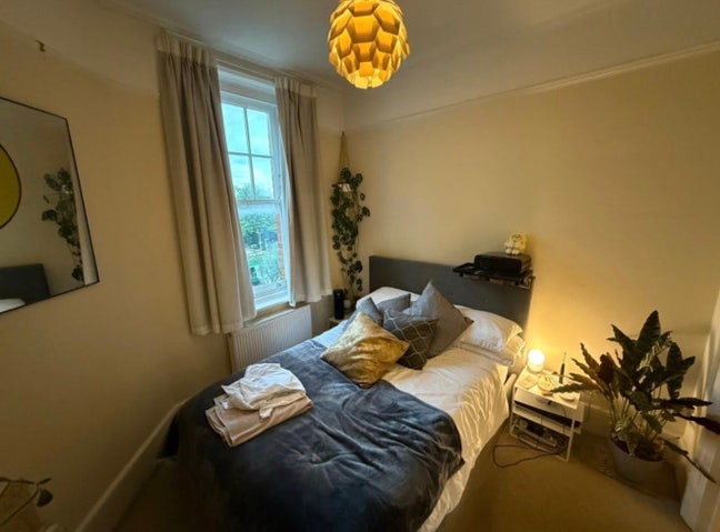 Bright Double Room + Private Office – Tooting Bec Main Photo