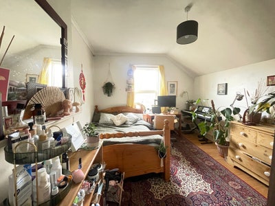 Room available in female shared house! Main Photo