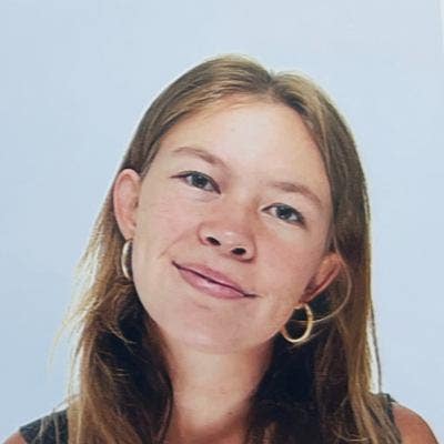 I am a female student aged 20. I am looking f... Main Photo