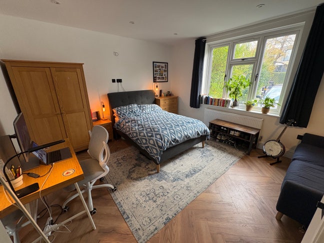 Large Double Room available in Earlsfield! Main Photo