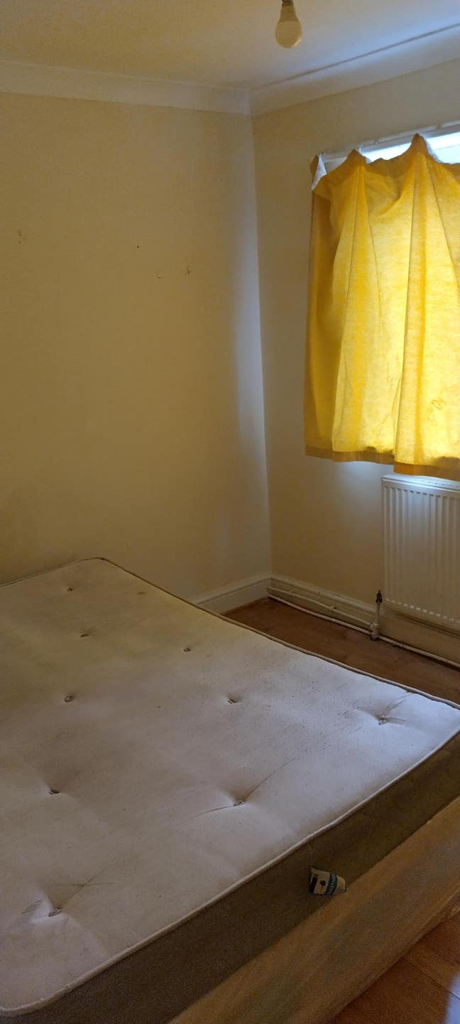 Two Double Rooms Available - Ready to Move Main Photo