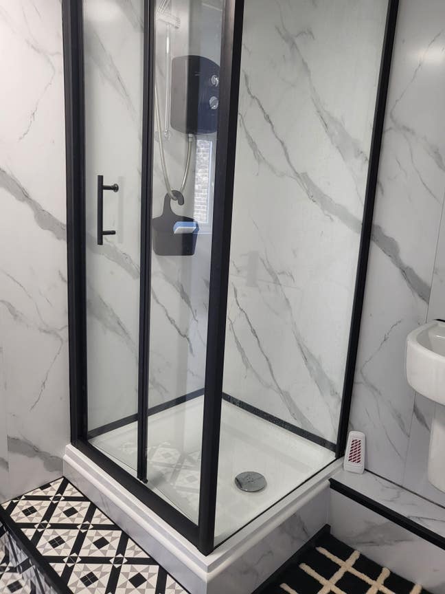 Newly refurbished loft bedroom available with ensu Main Photo