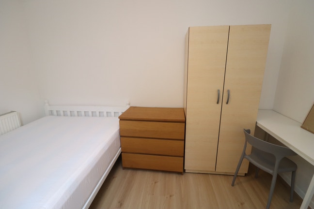 Modern Rooms + Garden Near Caledonian Station Main Photo