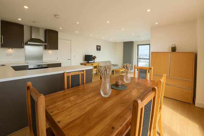 Concierge-Gym- 2 Bed 2 Bath-Prime Central Location Main Photo