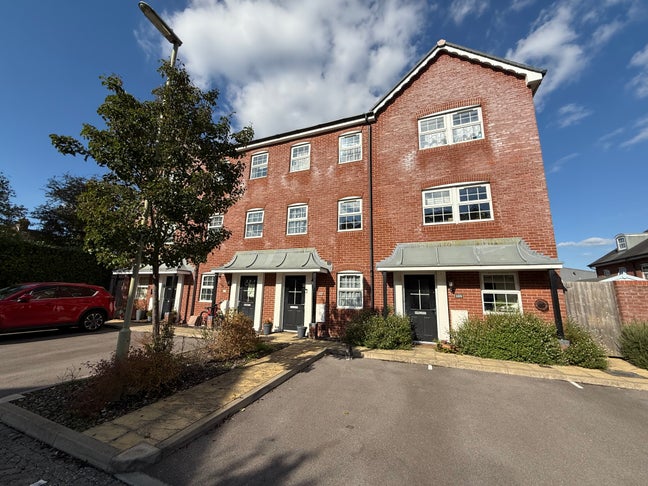 Double room with own bathroom and parking  Main Photo