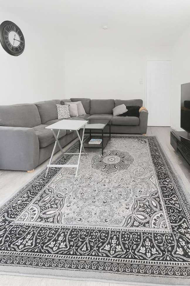 Bills Included - Stepney Green - Lounge  Main Photo