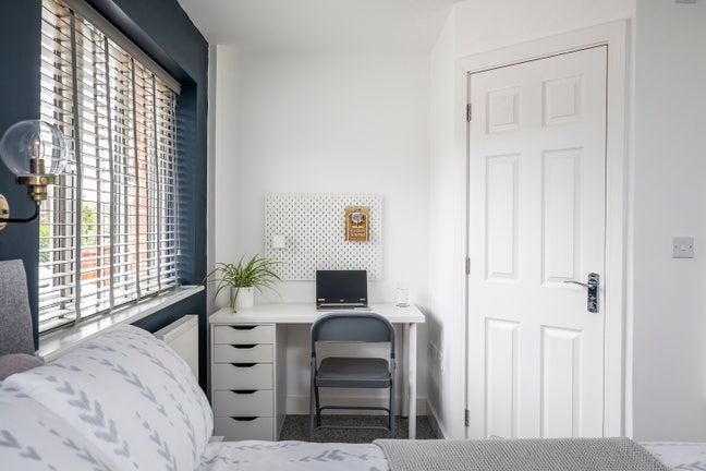 Peaceful Pad with Parking & Friendly Vibes Main Photo