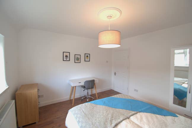 4 Rooms Available in Battersea - Bills Included Main Photo