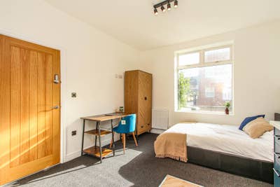 Beautifully presented, High Spec En-suite bedroom  Main Photo