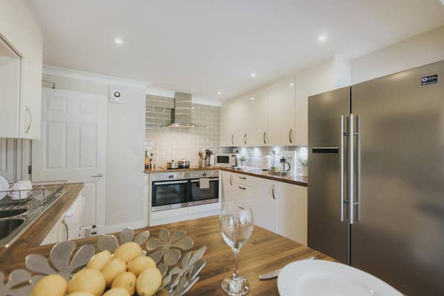 Perfect Your Roast Making Skills with Snug 🍗🥔🥕 Main Photo