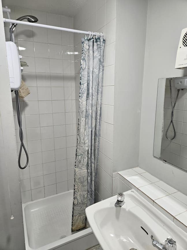 Great location and parking Main Photo