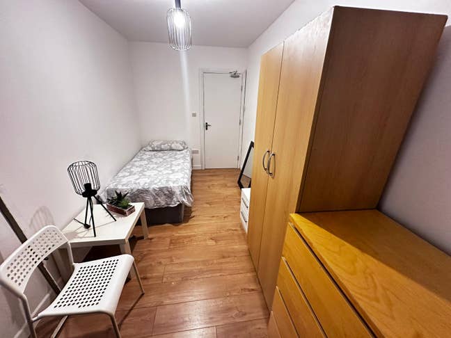 Modern 4 Bedrooms Flat Near Hendon Station Main Photo