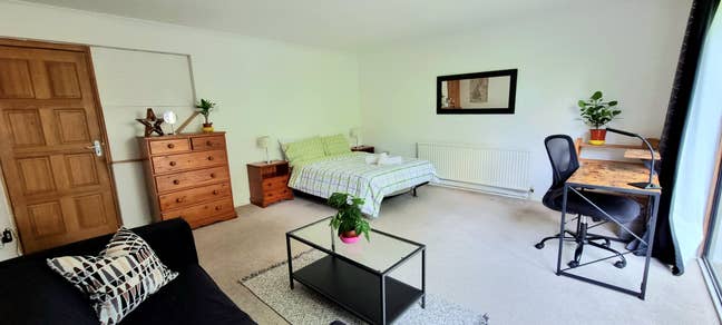 Bedroom available for short stays weekly. Main Photo