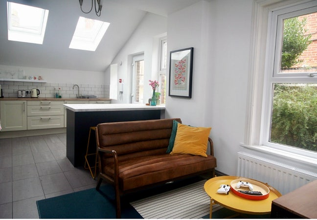 Beautiful Double En suite Room in great location Main Photo