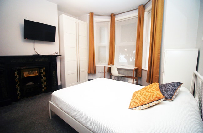 Beautiful Double En suite Room in great location Main Photo