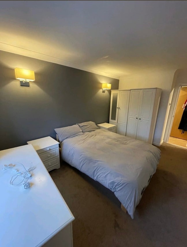 Room in 2-bed Moseley flat (w/ office room) Main Photo