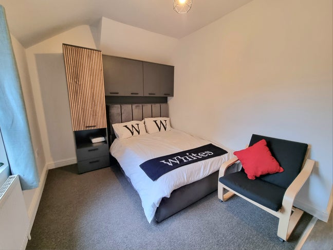Ensuite Double Room Avaliable in Town (NN1) Main Photo