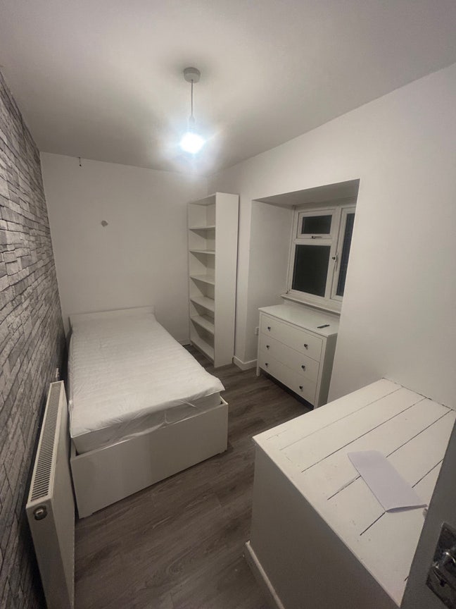 Last single Room Available , Fully Furnished Main Photo