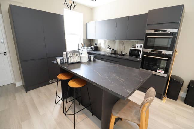 Spacious Modern Living!  Main Photo