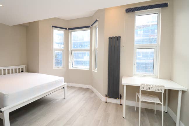 Spacious Modern Living!  Main Photo