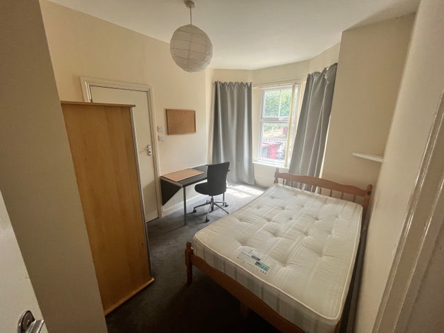 En-suite Room near Reading Hospital - Bills inc  Main Photo