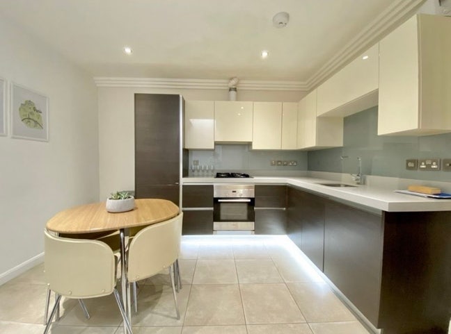 Big Bedroom with Private Balcony near Archway Main Photo