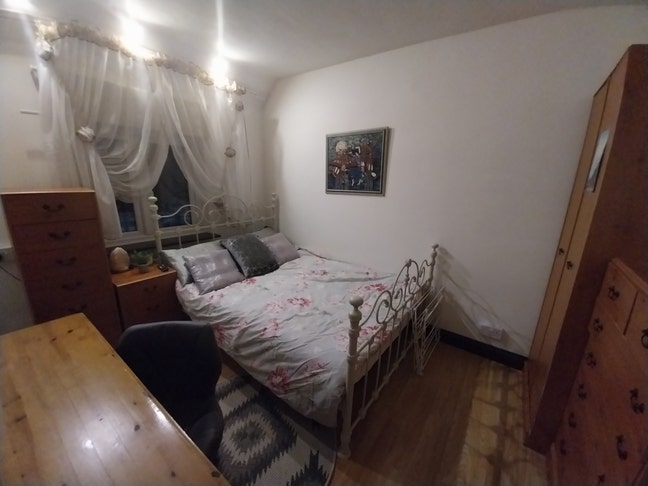 Lovely double room to rent in a quiet house Main Photo